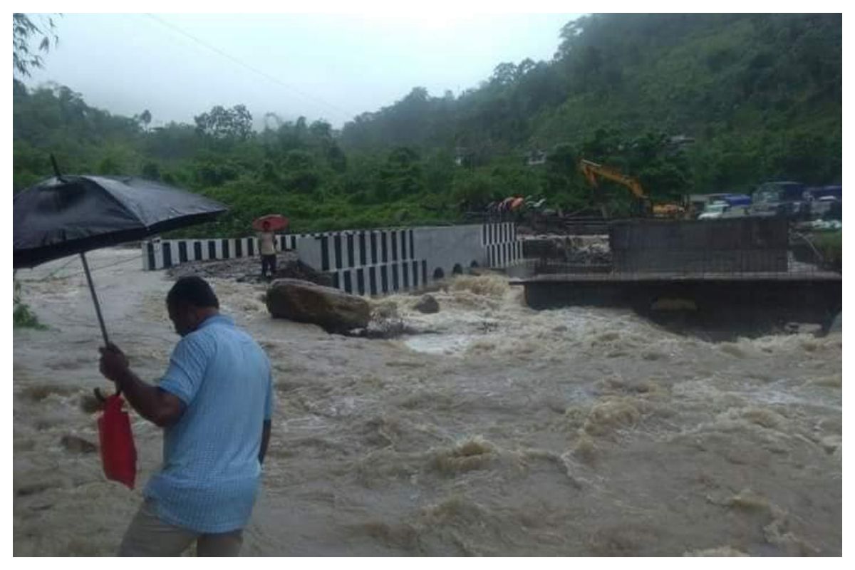 Assam Flood, Assam, ASDMA, Nagaon, Cachar, Hojai, Army, Assam Rifles, National Disaster Response Force, NDRF, Morigaon, Darrang, Karimganj, Kopili, Disang, Unicef, Northeast Frontier Railway, Tripura, Mizoram, Manipur, Guwahati