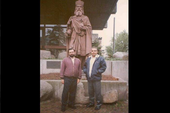 Prime Minister Narendra Modi’s Old Photo Clicked in Germany Starts ‘Then And Now’ Trend on Social Media