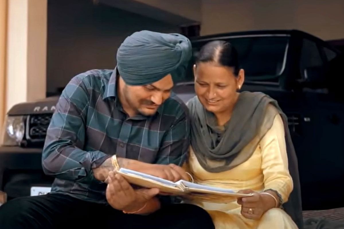 When Sidhu Mo Sidhu Moosewala, Sidhu Moosewala dead, Sidhu Moosewala killer, Sidhu Moosewala songs, Sidhu Moosewala family, Sidhu Moosewala mother, Sidhu Moosewala father, Sidhu Moosewala news, Sidhu Moosewala murder, Sidhu Moosewala gangsterosewala Dedicated a Song to His Mother ‘Dear Mama’