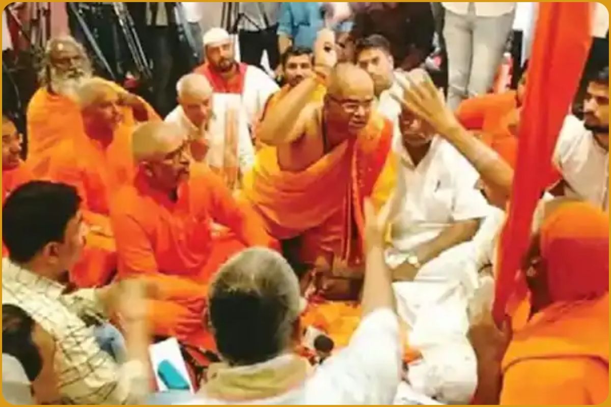 साधुओं के बीच कहासुनी: हनुमान के जन्मस्थल पर विवाद सुलझाने वाली धर्म सभा टली