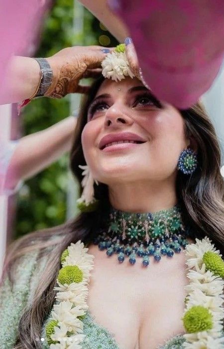 Kanika Kapoor Naked Sex - Kanika Kapoor Locks Lips With Gautam at Dreamy Pre-Wedding Ceremony, Dance  on Kajra Re in Viral Video