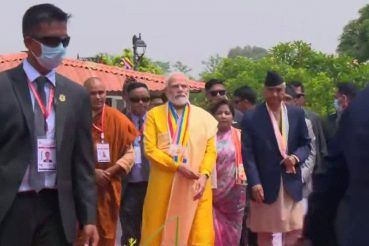 PM Modi in Nepal: लुम्बिनी पहुंचकर पीएम नरेंद्र मोदी ने मायादेवी मंदिर में  दर्शन किए