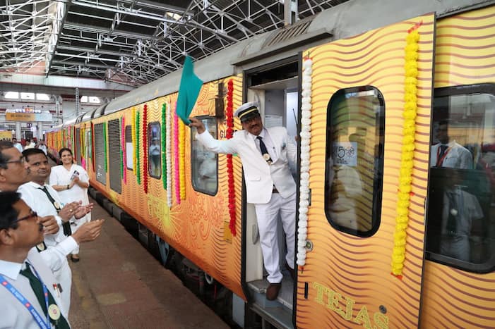 आईआरसीटीसी नवीनतम समाचार: रामायण सर्किट को कवर करने वाली भारत गौरव पर्यटक ट्रेन टिकट पर ईएमआई विकल्प प्रदान करती है। विवरण यहाँ