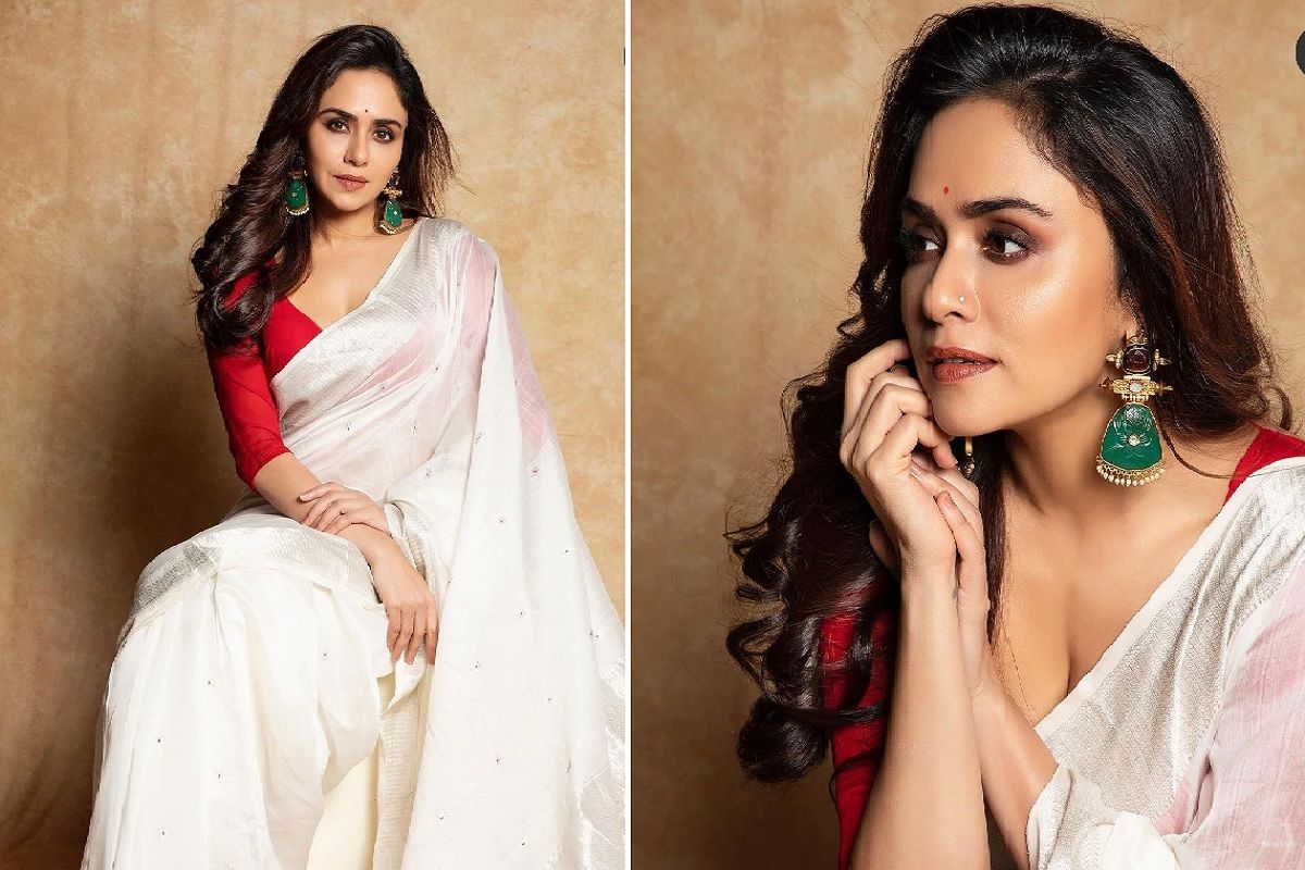 Diwali 2021: Amruta Khanvilkar looks drop-dead gorgeous in this royal blue  saree; See pics | Marathi Movie News - Times of India