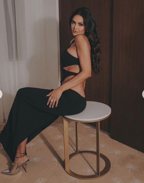 Esha Gupta looks her sexiest best in this side cut-out dress
