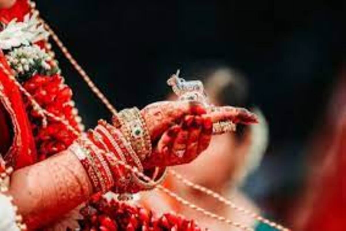 No Dulha, No Baarat: 24-Year-Old Gujarat Woman All Set to Marry Herself in Indias  First Sologamy!