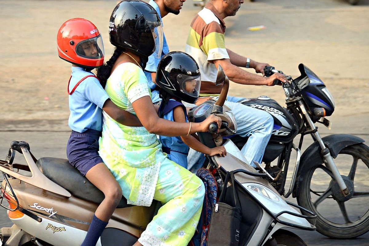 Mumbai Helmet News मुंबईकरांसाठी महत्त्वाची बातमी! आजपासून हेल्मेट