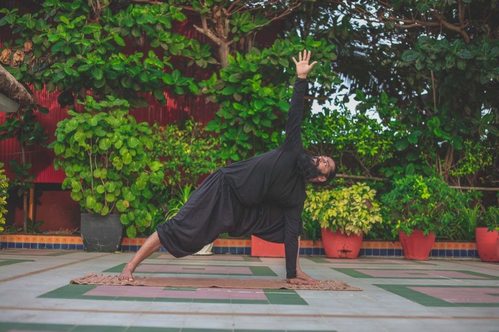 International Yoga Day 2022: 5 Yoga Asanas to Get Rid of Love Handles 