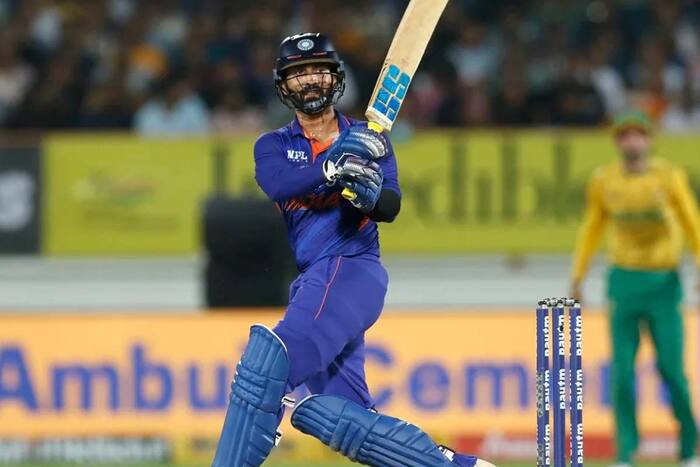 Rahul Dravid hails Dinesh Karthik