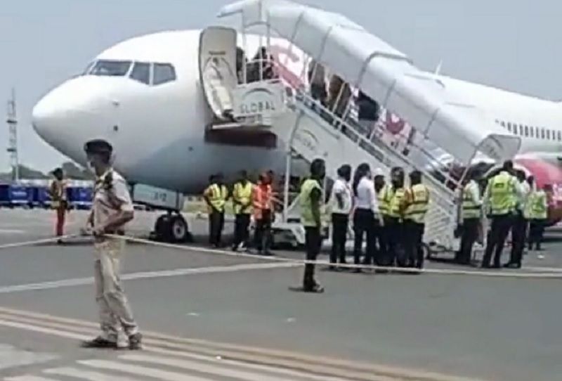 Delhi-bound SpiceJet Flight Catches Fire Mid-air, Makes Emergency ...