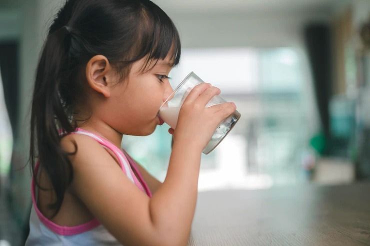 Cow Milk vs Buffalo Milk: Which is Better For Your Child?