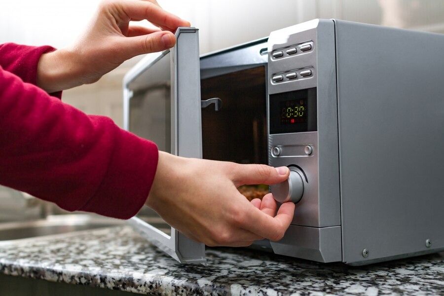 5 Reasons Why You Should Not Use Microwave to Reheat Food