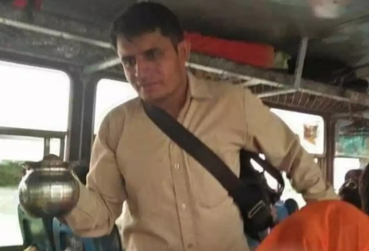 Haryana Bus Conductor Offers Water to All Passengers, Internet Touched by Kind Gesture