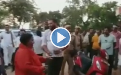 Viral Video: Uma Bharti Throws Cow Dung At Liquor Shop in MP's Orchha, Says 'I Have Not Pelted Stones' | Watch