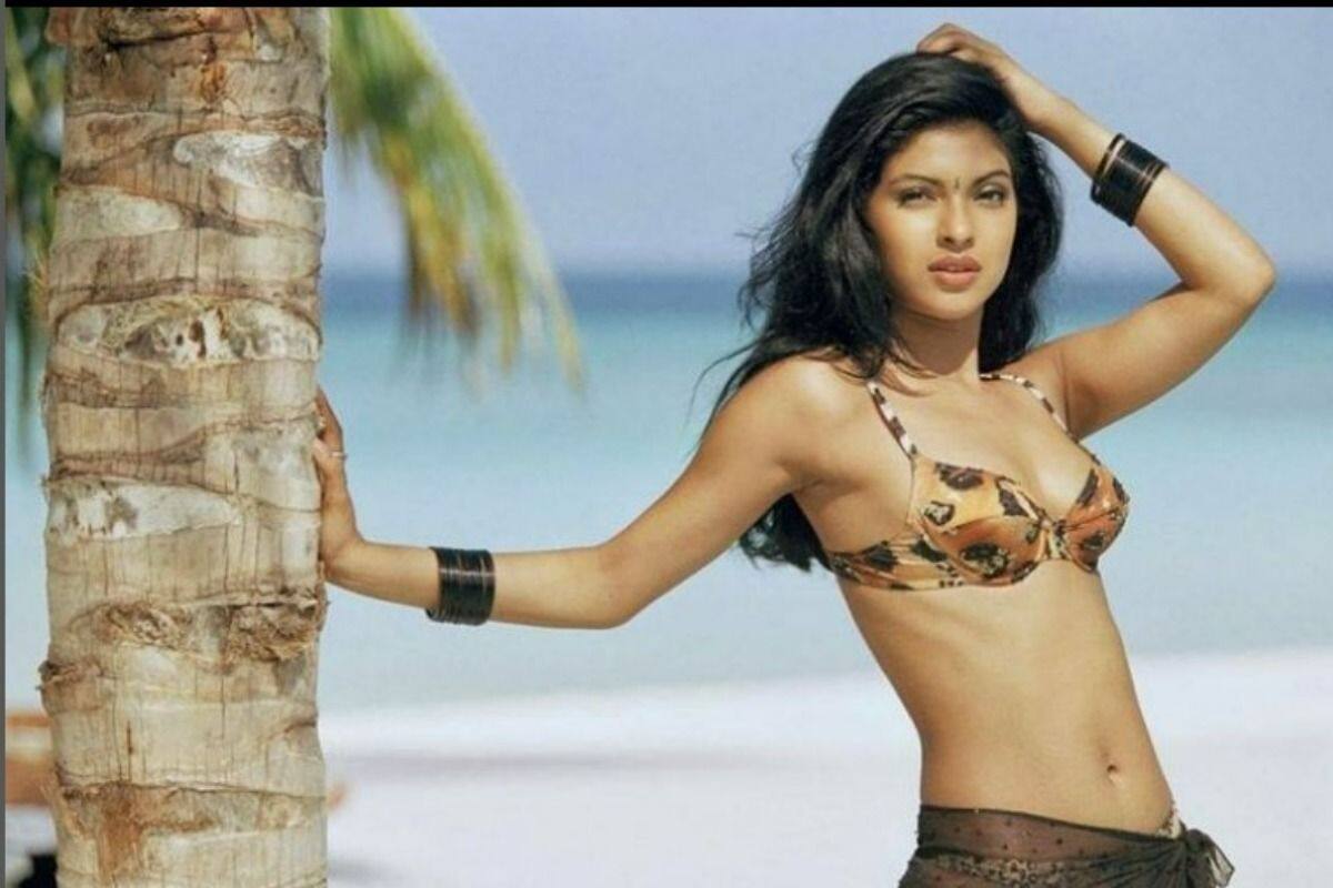 Live Priyanka Sex - Priyanka Chopra Old Bikini Picture From 2000 Goes Viral; Ranveer Singh,  Nick Jonas Give Best Reactions