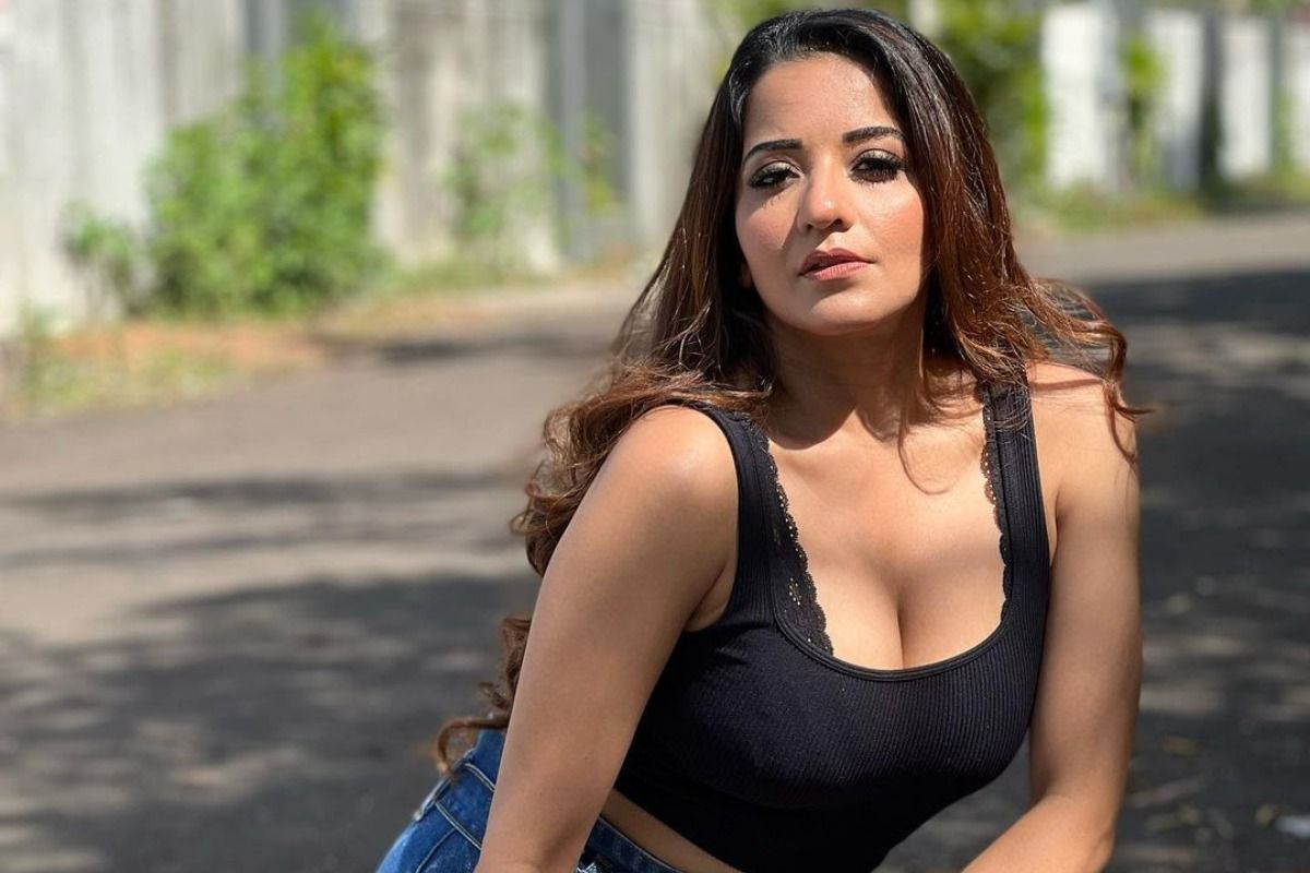 Monalisa Trends Big After Burning The Internet With Black Plunging Neckline  Crop Top With Denims â€“ PICS