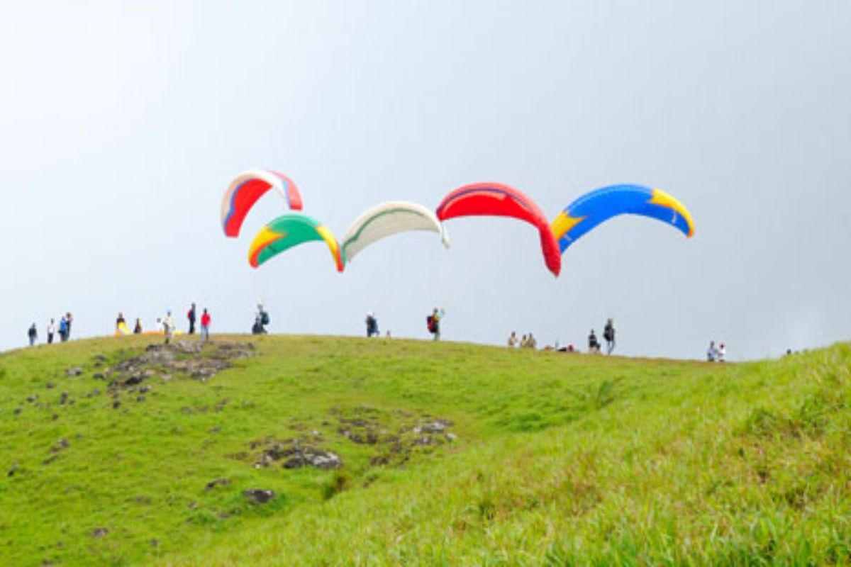 picture prefect hillstations in South India, Vagamon, paragliding