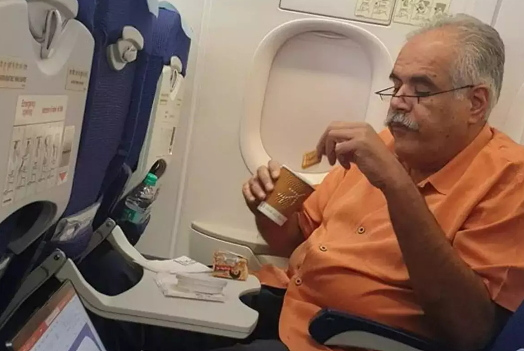 Indigo MD & Billionaire Rahul Bhatia Travels Economy, Enjoys Tea With Parle-G Biscuits | See Pic