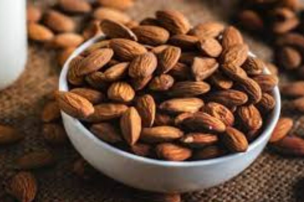 eat almonds in morning