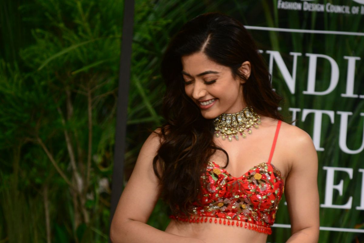 Rashmika Mandanna Jaw-Dropping Avatar in Red Bridal Lehenga Wins Hearts ...