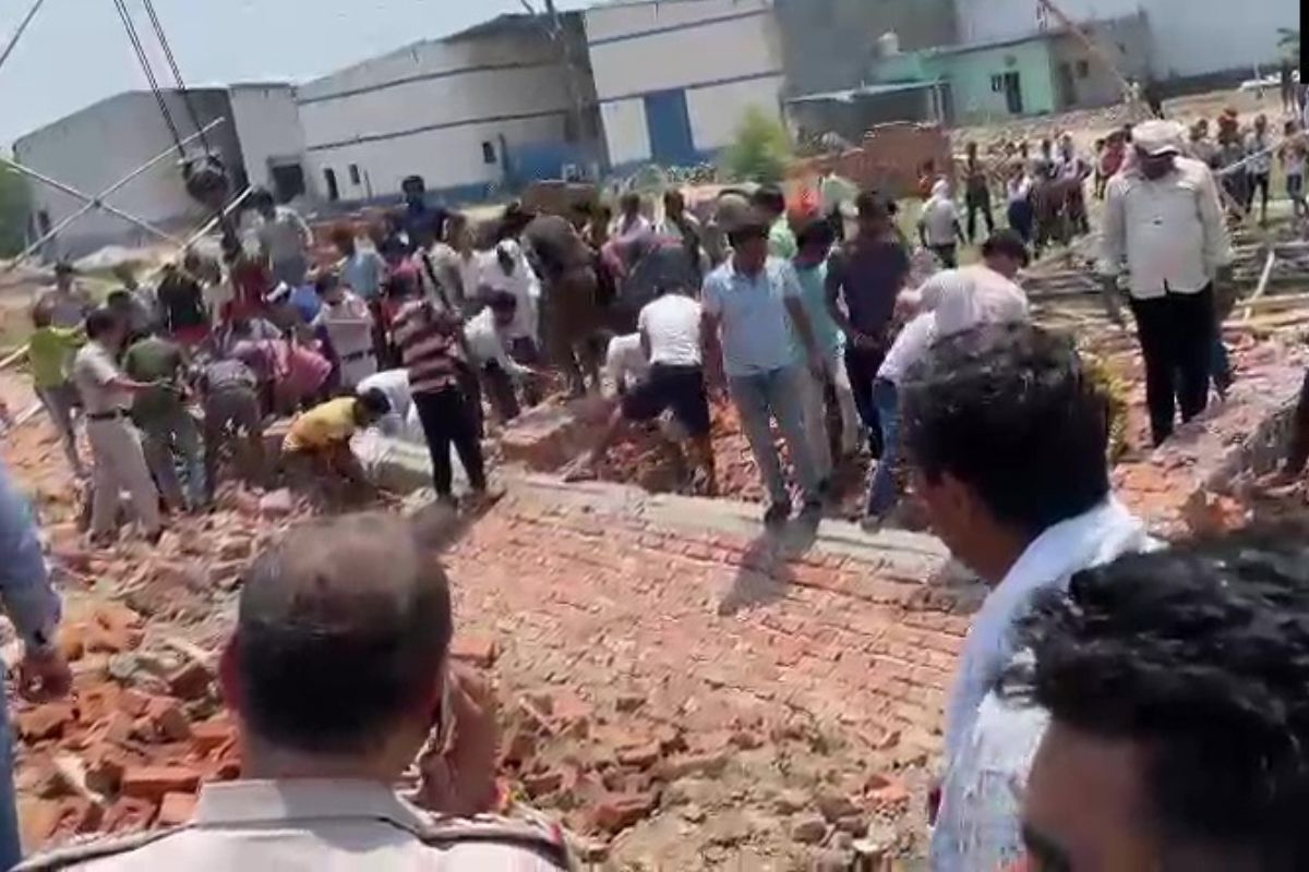 Under Construction Wall At Delhi Alipur Collapses 4 Dead