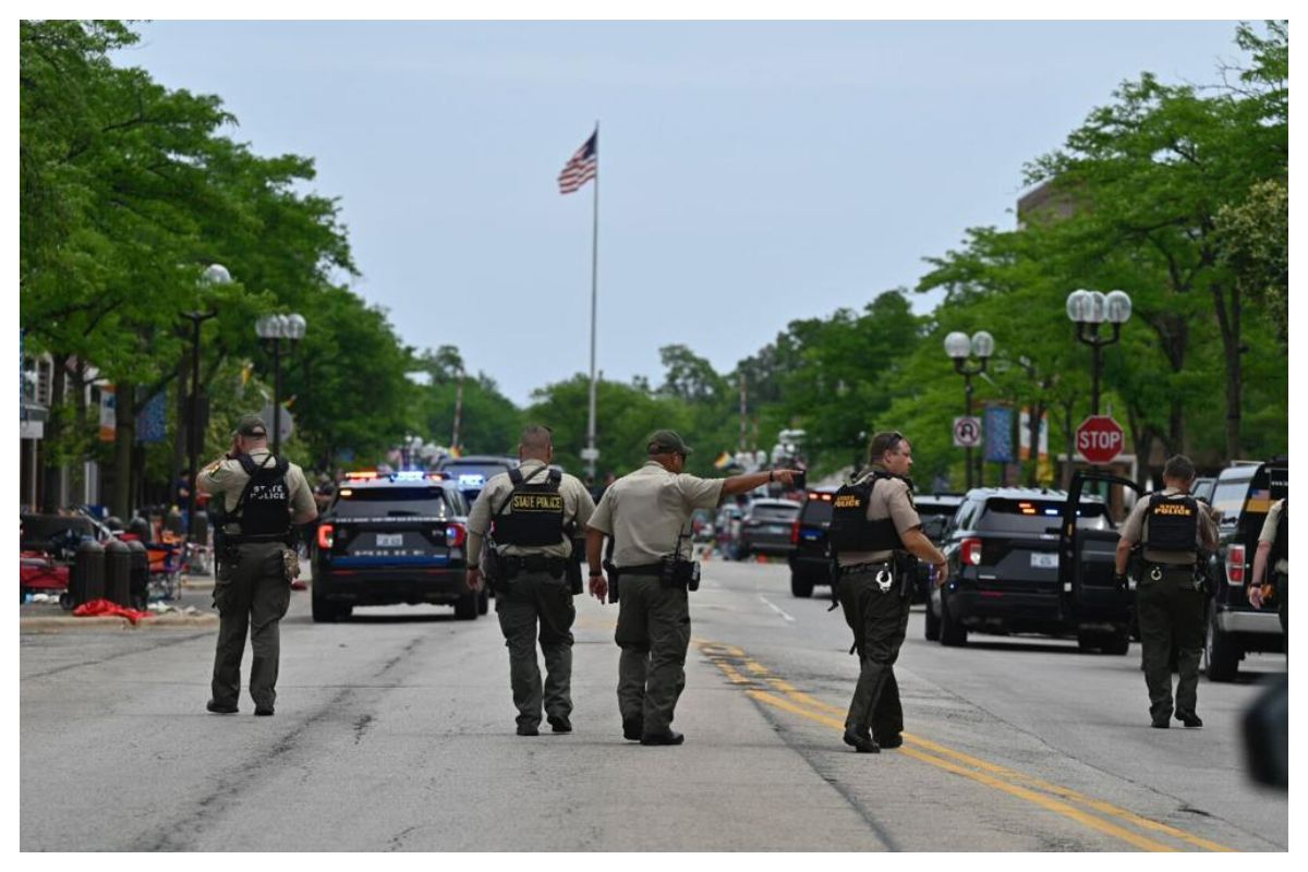 Mass Shooting Turns 4th Of July Parade In Mourning Leaves 6 Dead In Chicago Suburb Watch