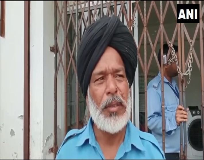 Video Brave Security Guard Fights Off Robbers in Punjab's Moga WATCH