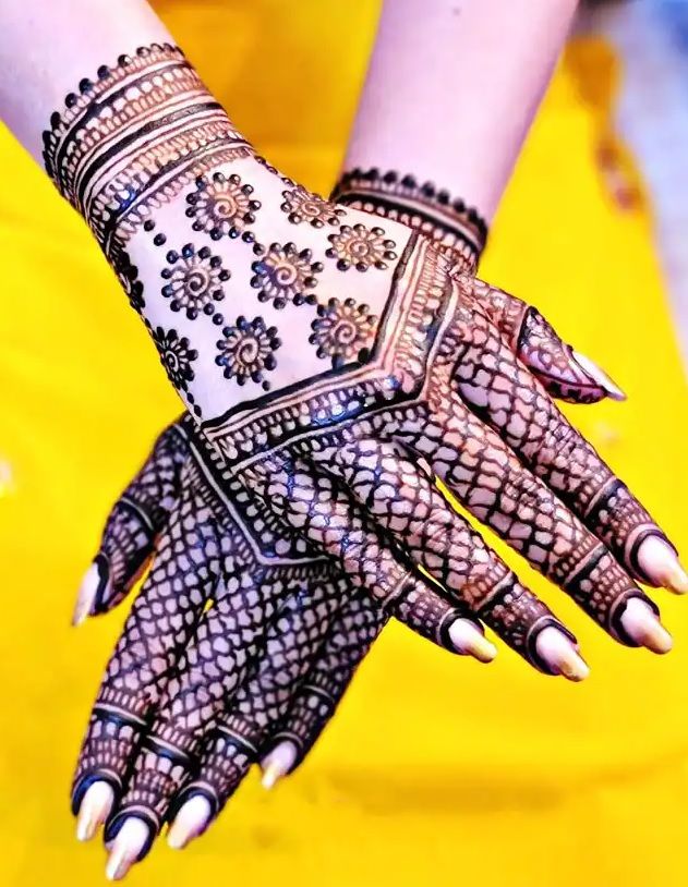 back hand mehndi design Images • ᪥❤︎ 𝓖𝓪𝓭𝓲𝔂𝓪'𝓼 𝓗𝓮𝓃𝓃𝒶 ❤︎᪥  (@saadiaa) on ShareChat