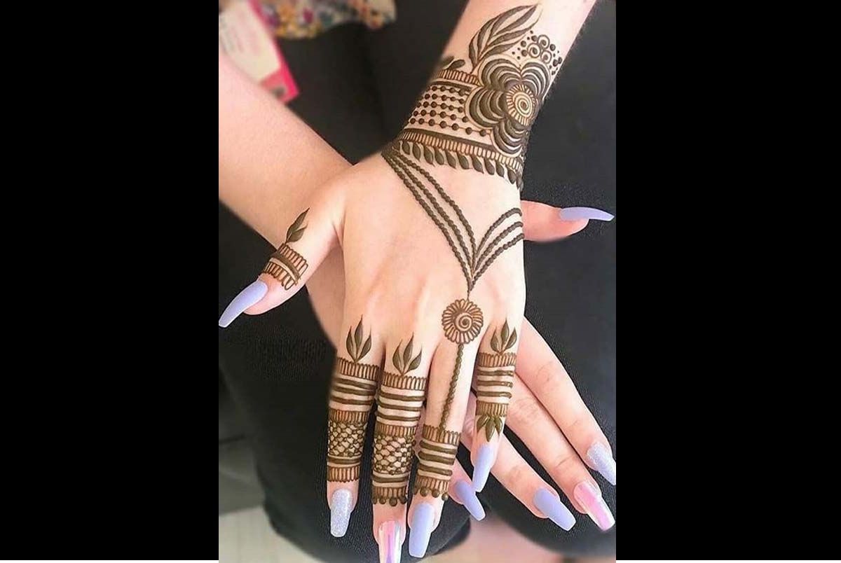 Latest 15 Simple Arabic Mehndi Designs This Wedding Season! - Hiscraves