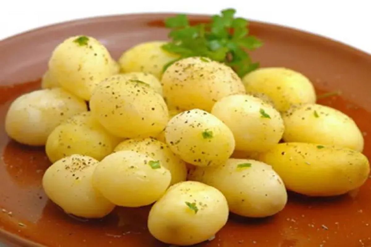 आलू की तासीर क्या है? 1 दिन में कितने आलू खाने चाहिए? जानें आलू से