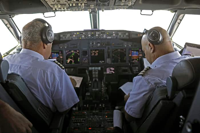 Pilots Fall Asleep While Flying at 37,000 Feet, Wake Up 25 Mins Later ...