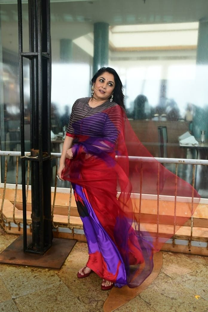 696px x 1044px - Baahubali Actress Ramya Krishnan Looks Ethereal Posing In A Saree At Liger  Event