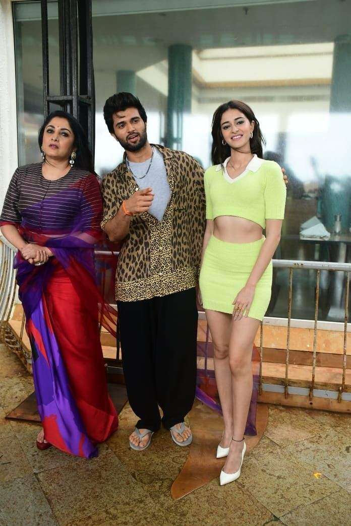 Ramya Krishnan Xnxxx - Baahubali Actress Ramya Krishnan Looks Ethereal Posing In A Saree At Liger  Event