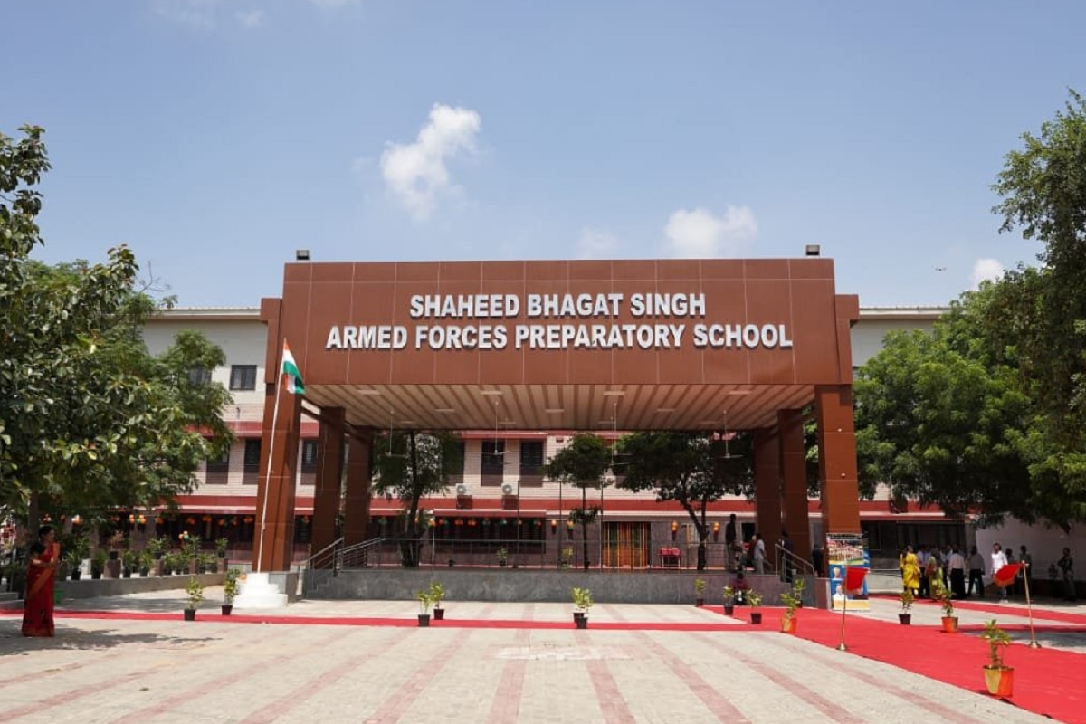 armed-forces-school-opened-in-delhi-kejriwal-says-students-will-get