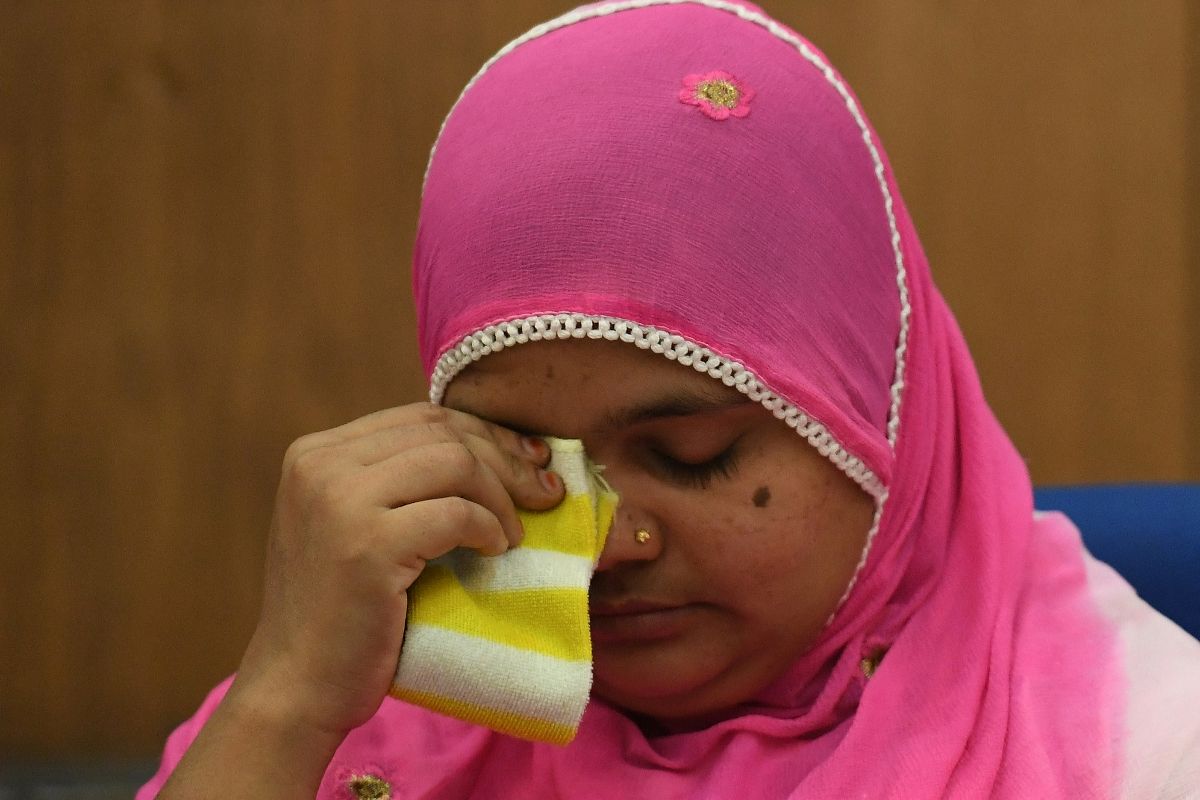 Bilkis Bano Case Supreme Court Issues Notice To Gujarat Govt Over 3944