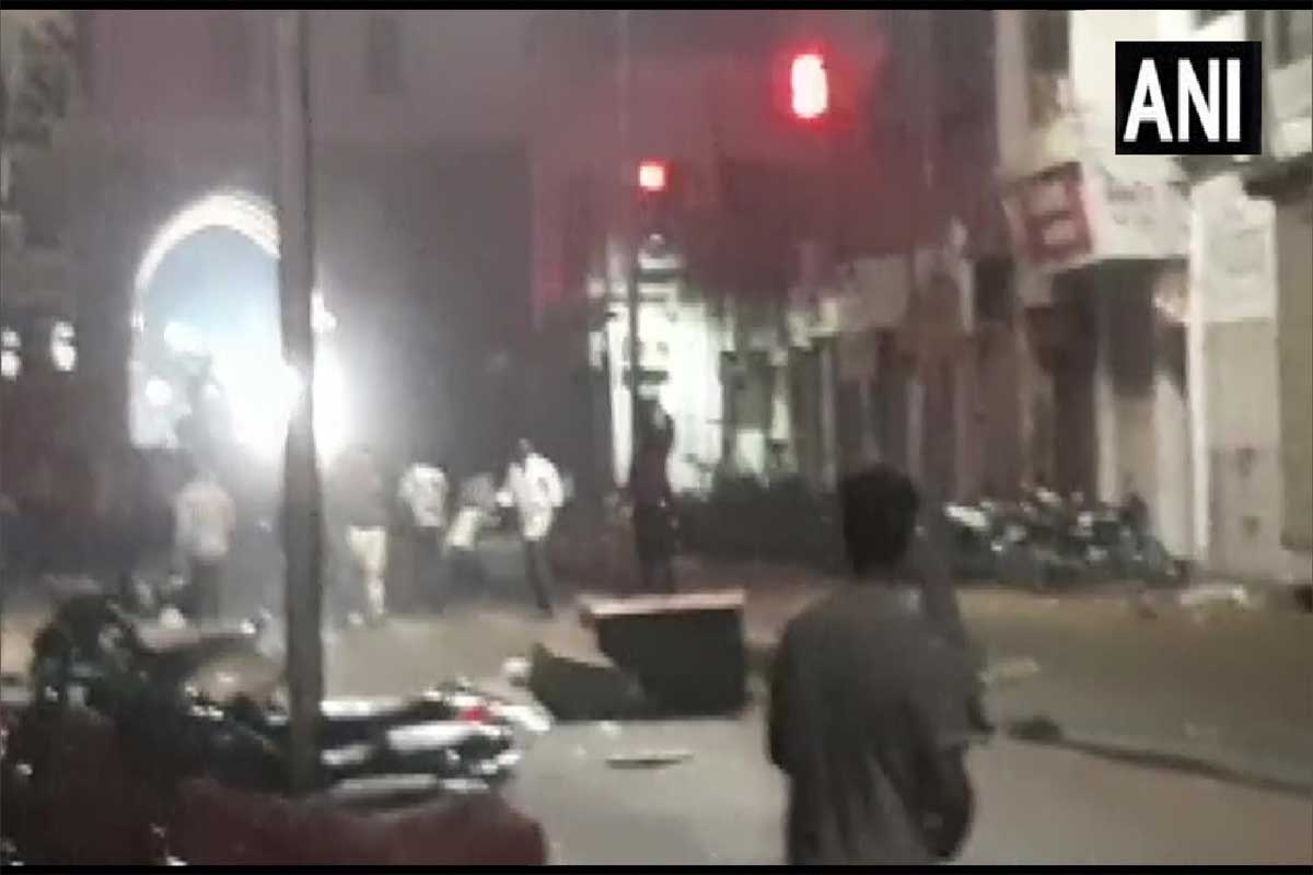Gujarat: Communal clashes in Vadodara during Ganesh Shobhayatra, people of two communities also pelted stones