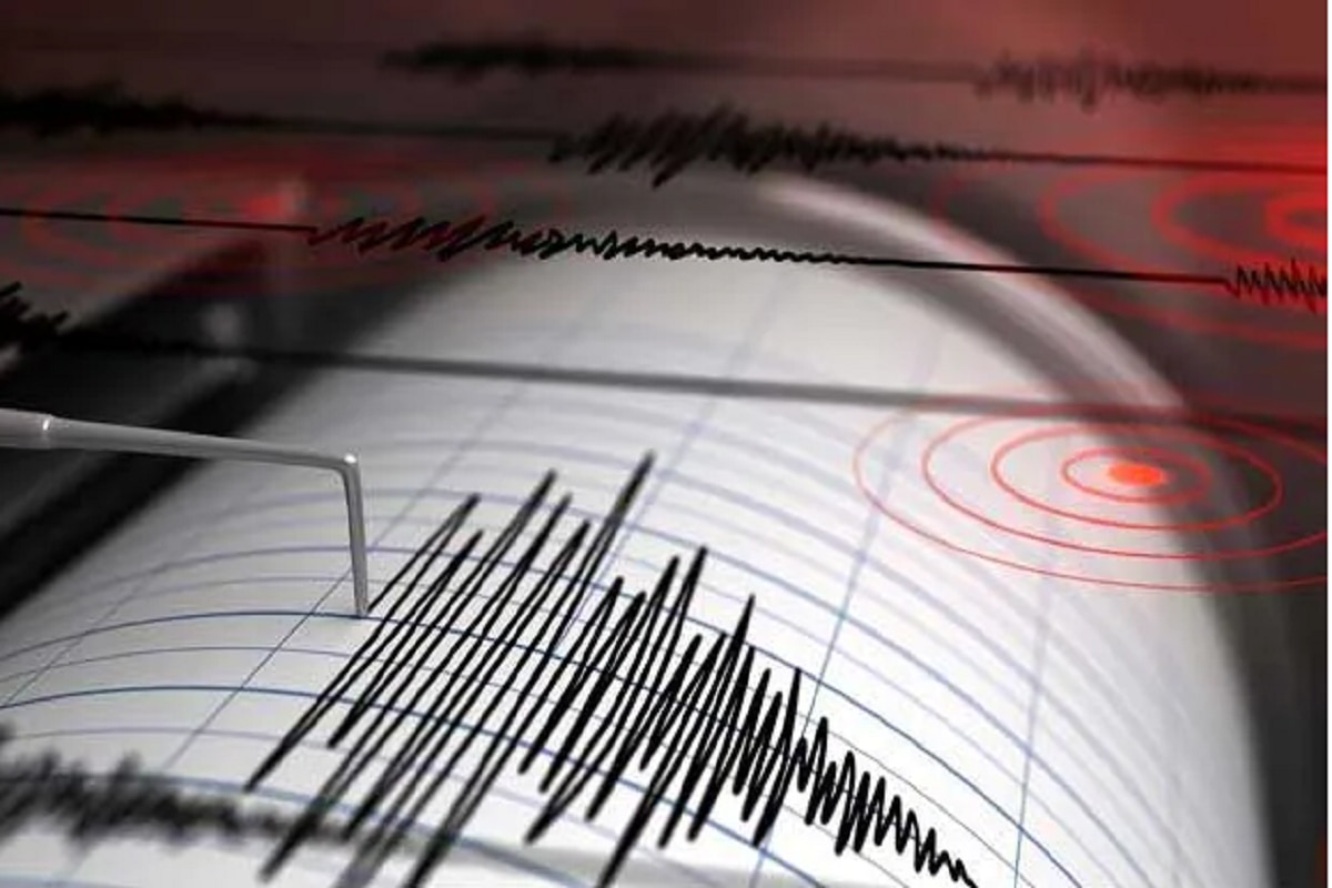 The tremors of the quake were also felt in the nearby province of North Maluku