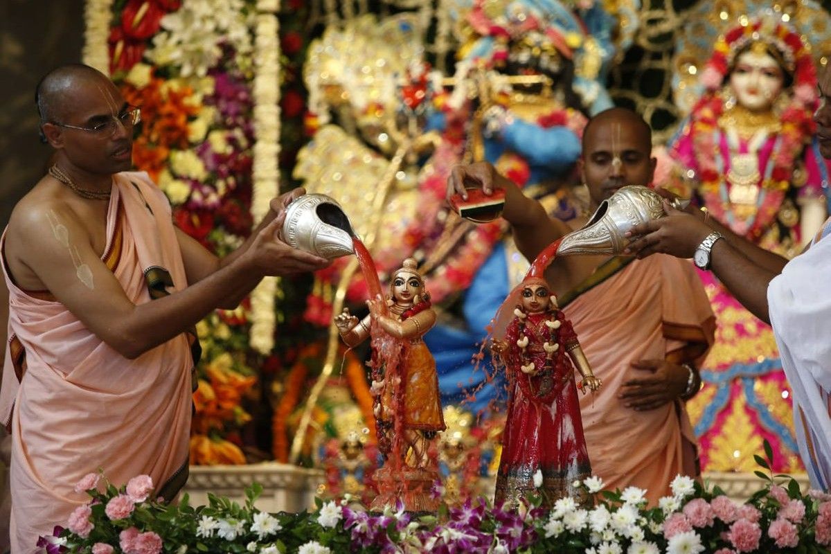 Janmashtami 2022 India Celebrated Birth Of Lord Krishna Devotees Thronged Krishna Janmabhoomi 8077