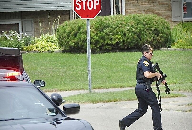 4 Killed in Ohio Neighborhood Shooting; Authorities Launch Manhunt