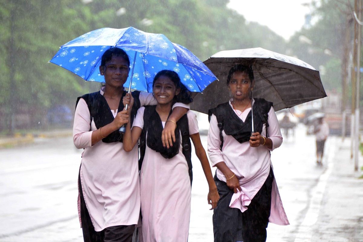 1200px x 800px - Tamil Nadu Rains Schools Colleges Shut in 4 Districts More Than 500 Shifted  to Relief Camps | 10 Points