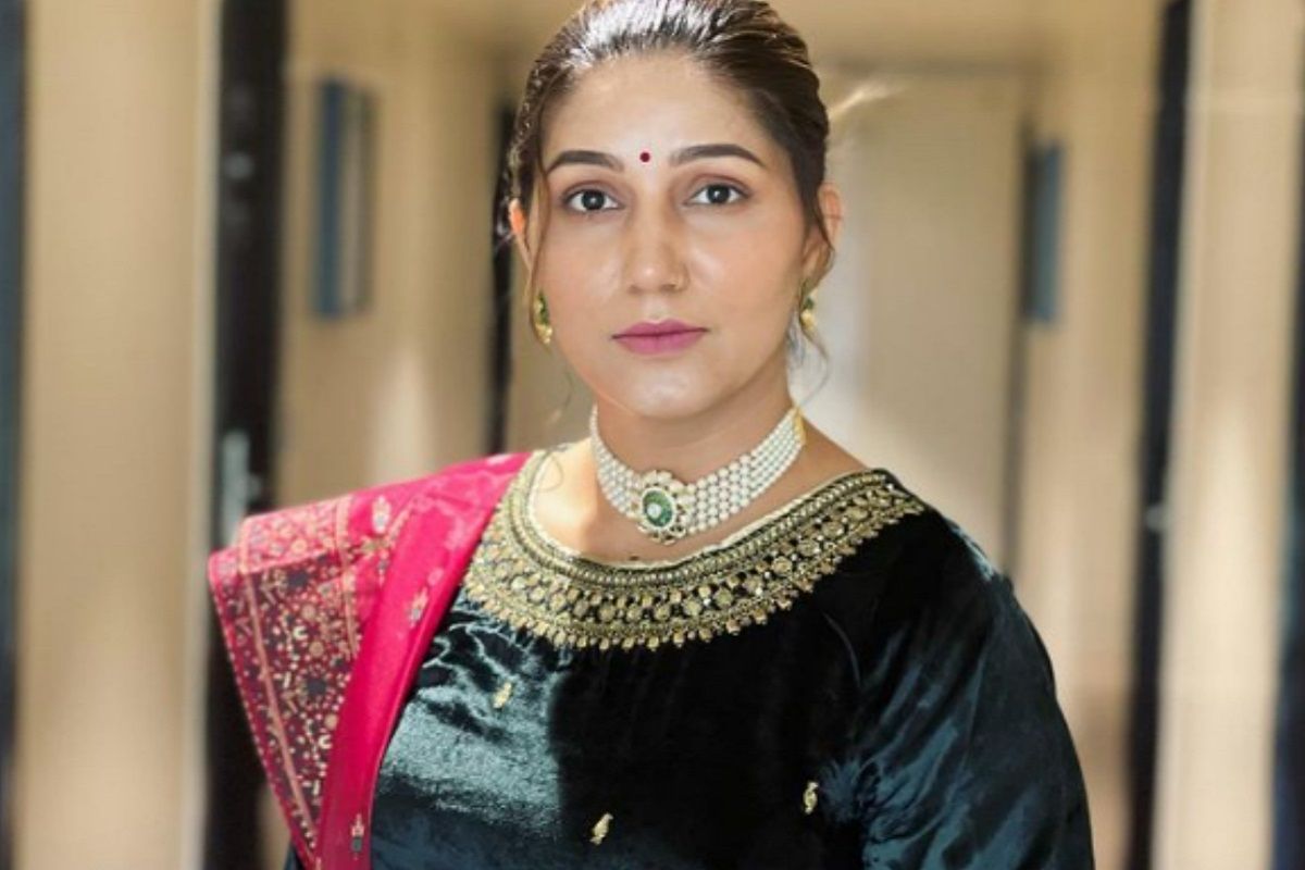 Hariyanvi Dancer Sapna Chaudhary Sex Fuck Video - Sapna Choudhary In Legal Trouble After Arrest Warrant Issued Against Her