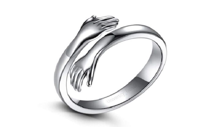 इस अंगूठी में लगे हैं इतने हीरे कि Guinness World Records में शामिल हुआ  नाम, कीमत है 80 लाख रूपए - kerala girl designs diamong ring got listed in  Guinness World Records