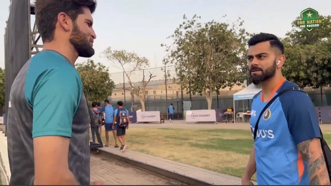 WATCH: चोटिल शाहीन आफरीदी से मिले विराट कोहली तो पाक गेंदबाज ने दी जल्द फॉर्म में लौटने की दुआ