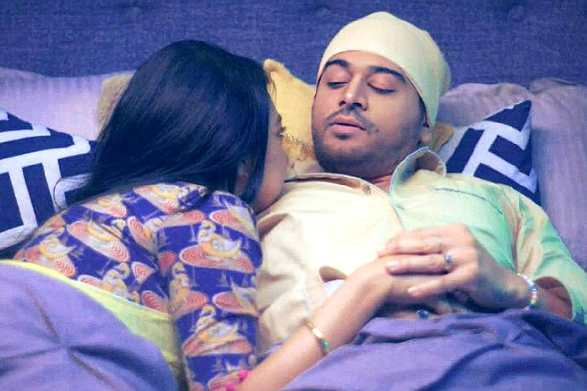 Anupamaa Anuj Kapadia Reunites With Wife in Romantic Bedroom Scene