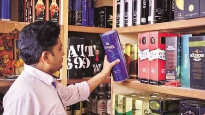 Delhi liquor shops open