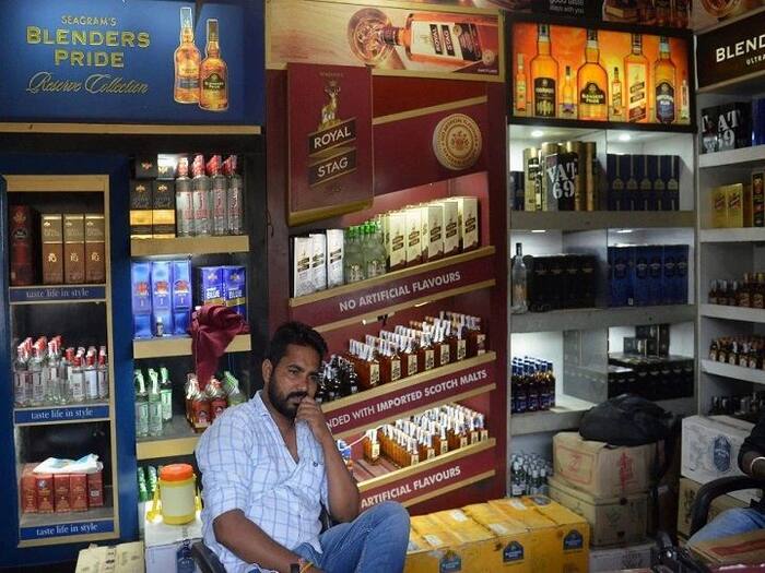 Delhi liquor shops