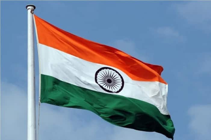 भारतीय स्वतंत्रता दिवस के मौके पर राष्ट्रीय ध्वज को बनाएं अपनी डीपी