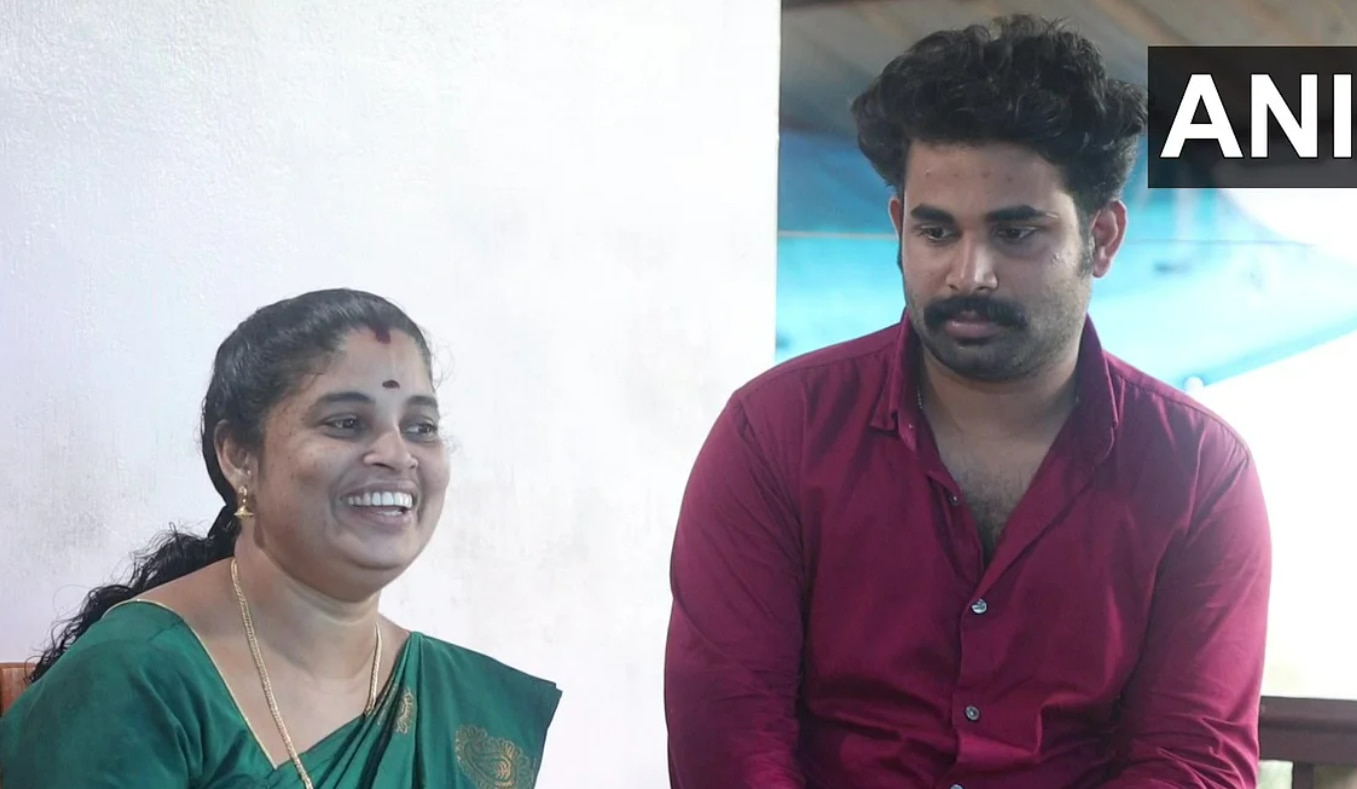 42-Year-Old Kerala Mother & Her 24-Year-Old Son Clear Public Service  Commission Exam Together, Internet Is Elated
