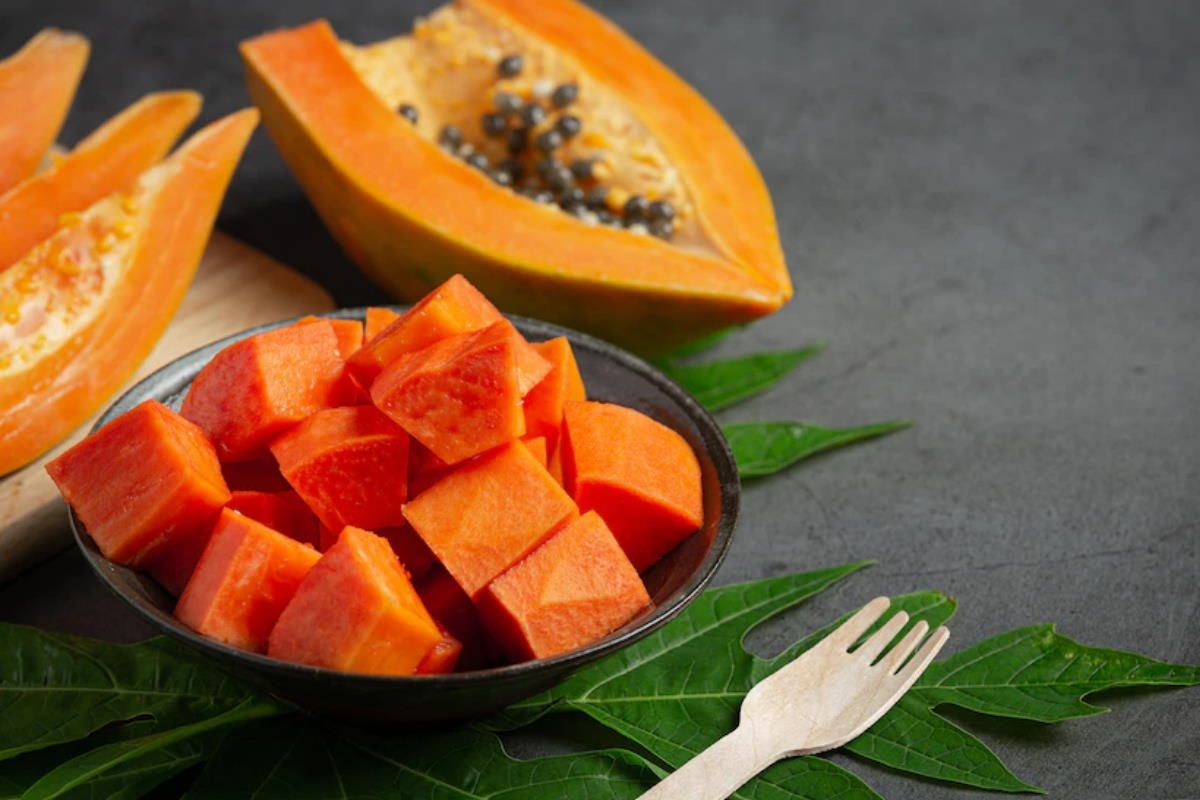 Papaya Fruit पपीता खाने के बाद ना खाएं ये चीजें, वरना सेहत हो जाएगी खराब