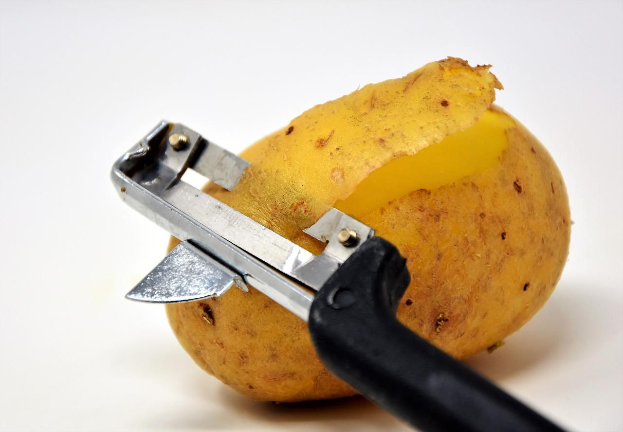 Don’t Throw Away Potato Peels, Instead Use it For a Flawless and Radiant Skin